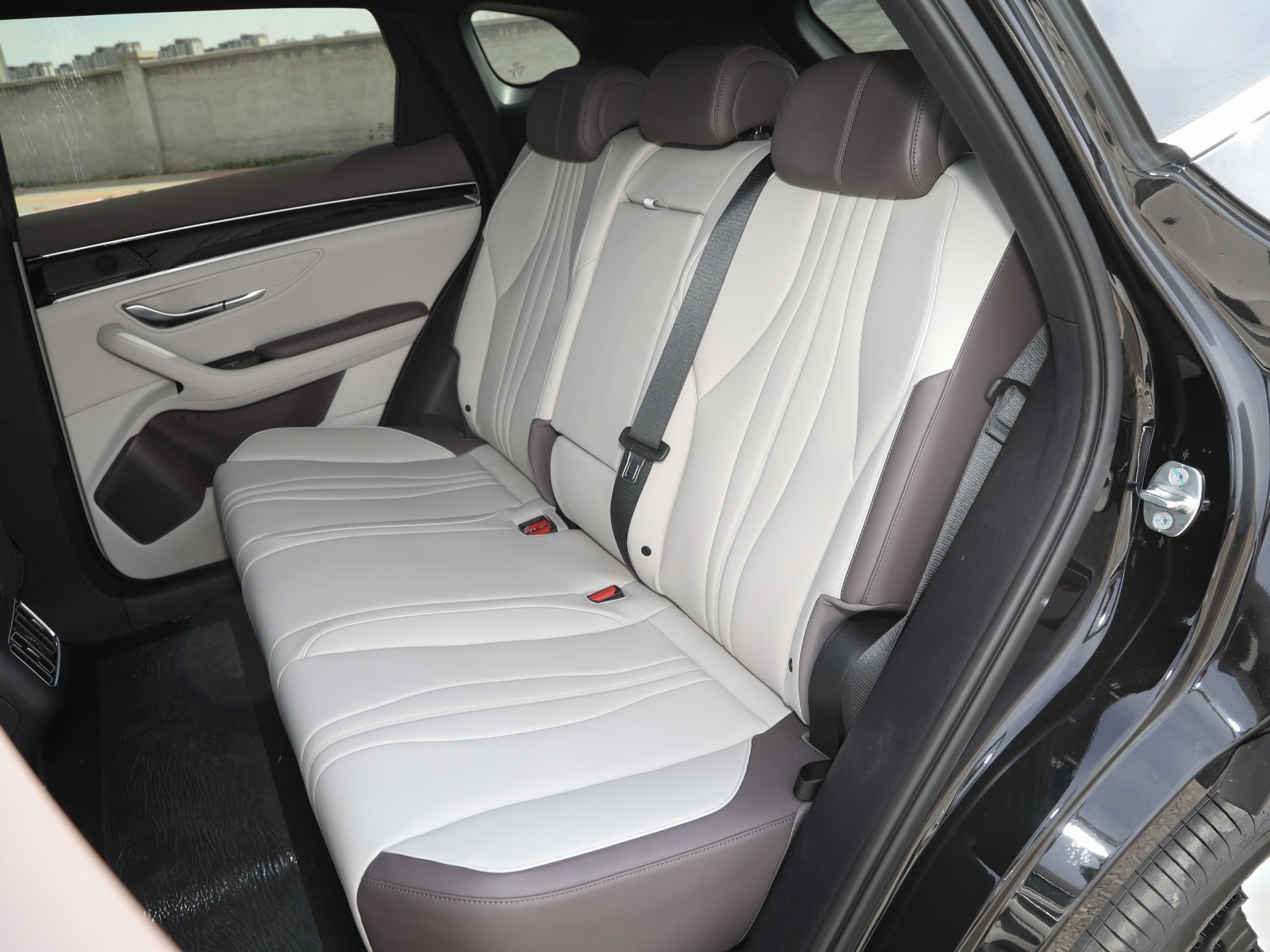 byd song plus 605 ev Passenger seat in the rear row