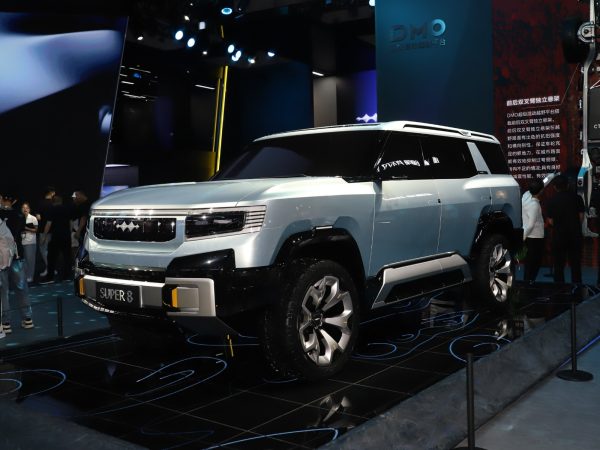 The BYD Equation Leopard 8 is a new energy plug-in hybrid mid-to-large-sized SUV with 5 doors and 7 seats, and is an intelligent electric vehicle