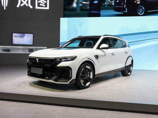 The 2025 VOYAN FREE 318KM new energy extended-range mid-to-large SUV electric vehicle