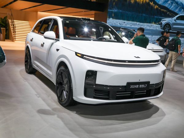 2024 Ideal L7 Max Pro Ultra extended-range mid-to-large SUV, a new energy vehicle and an intelligent driving car