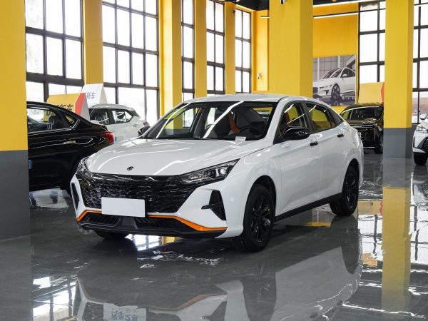2025 Dongfeng aeolus yixuan small 4 doors, 5 seats 1.5L gasoline sedan vehicle