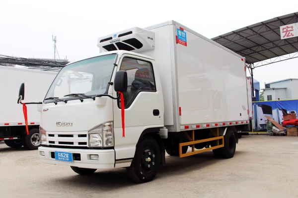 China Qing Ling Isuzu 100P Refrigerated Truck 98hp 4x2 4.015m Van Refrigerated Insulated Vehicle Euro V