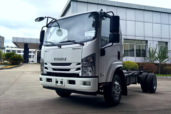 China Qing Ling Isuzu M600 Chassis Vehicle 132-horsepower 4.13-meter Single-row Chassis Light Truck