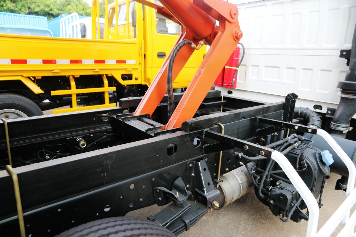 Qingling Isuzu 100p Dump Truck