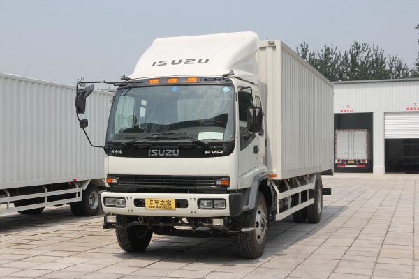 Chinese Qingling Isuzu FVR heavy truck 240 horsepower 4X2 7.1-meter box cargo truck, road transport truck