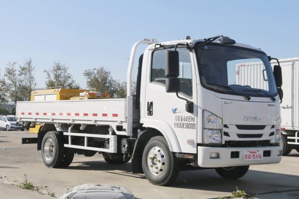 China Qing Ling Isuzu M100 Railing Transport Truck 120-horsepower 4.205-meter Single-row Flatbed Light Truck (6 Gears) Euro VI