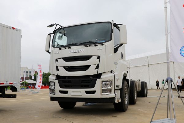 China Qing Ling Isuzu Giga VC66 Tractor 460 Horse-power 6x4 Tractor Truck