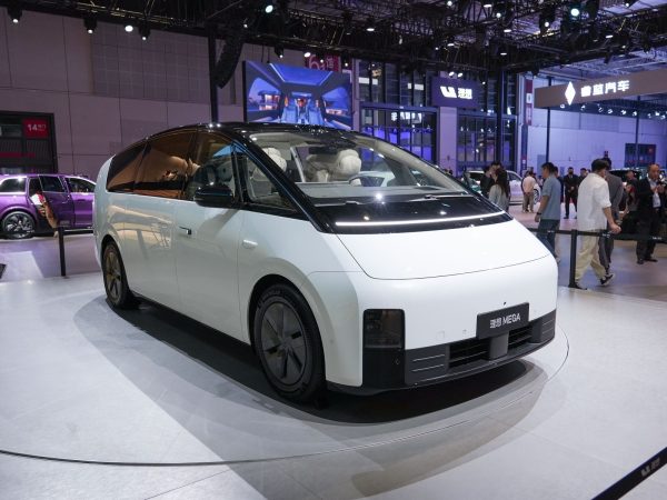 The 2025 Ideal mega Ultra Smart Refreshed version of the all-electric smart control five-door seven-seat MPV