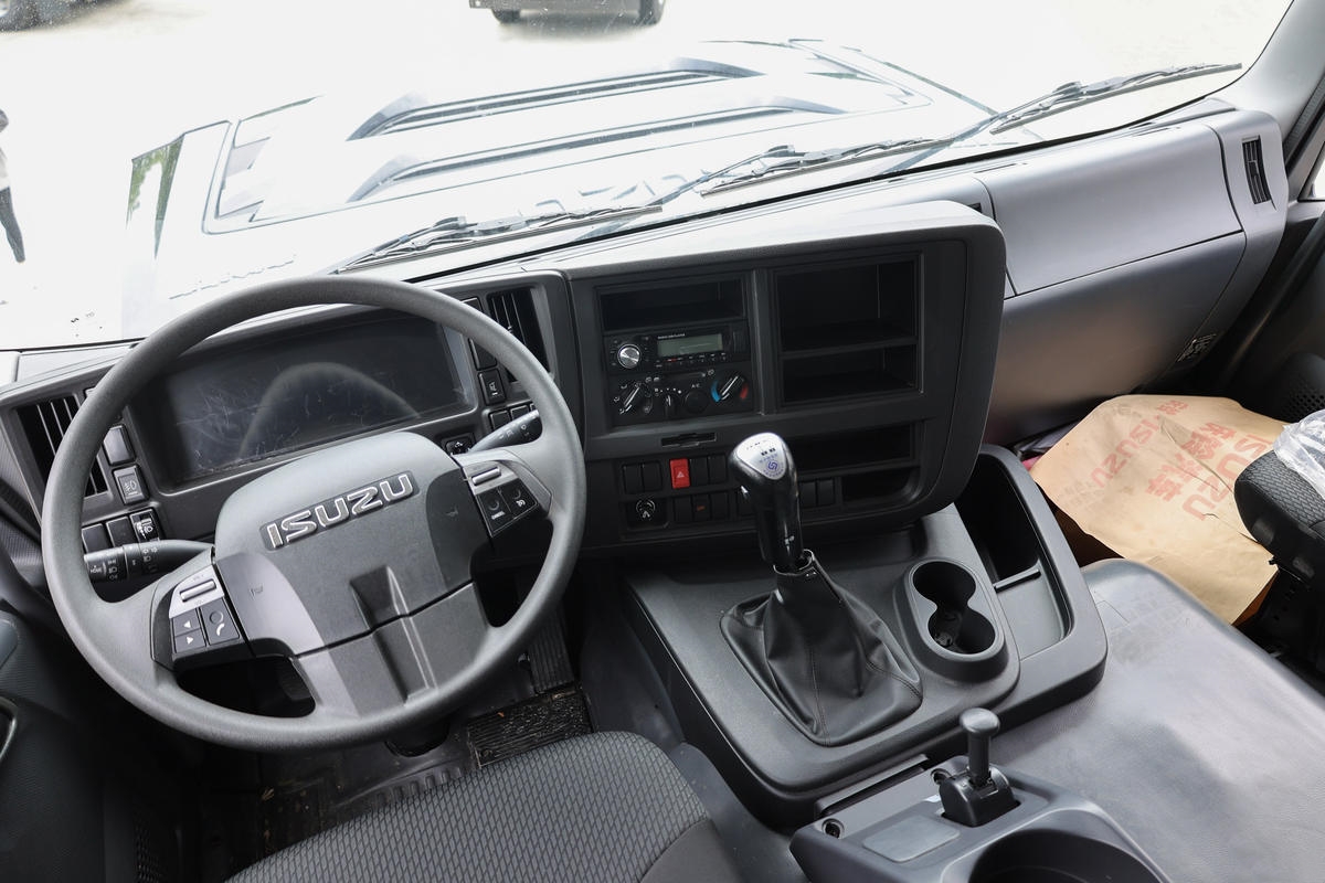 qingling isuzu giga van