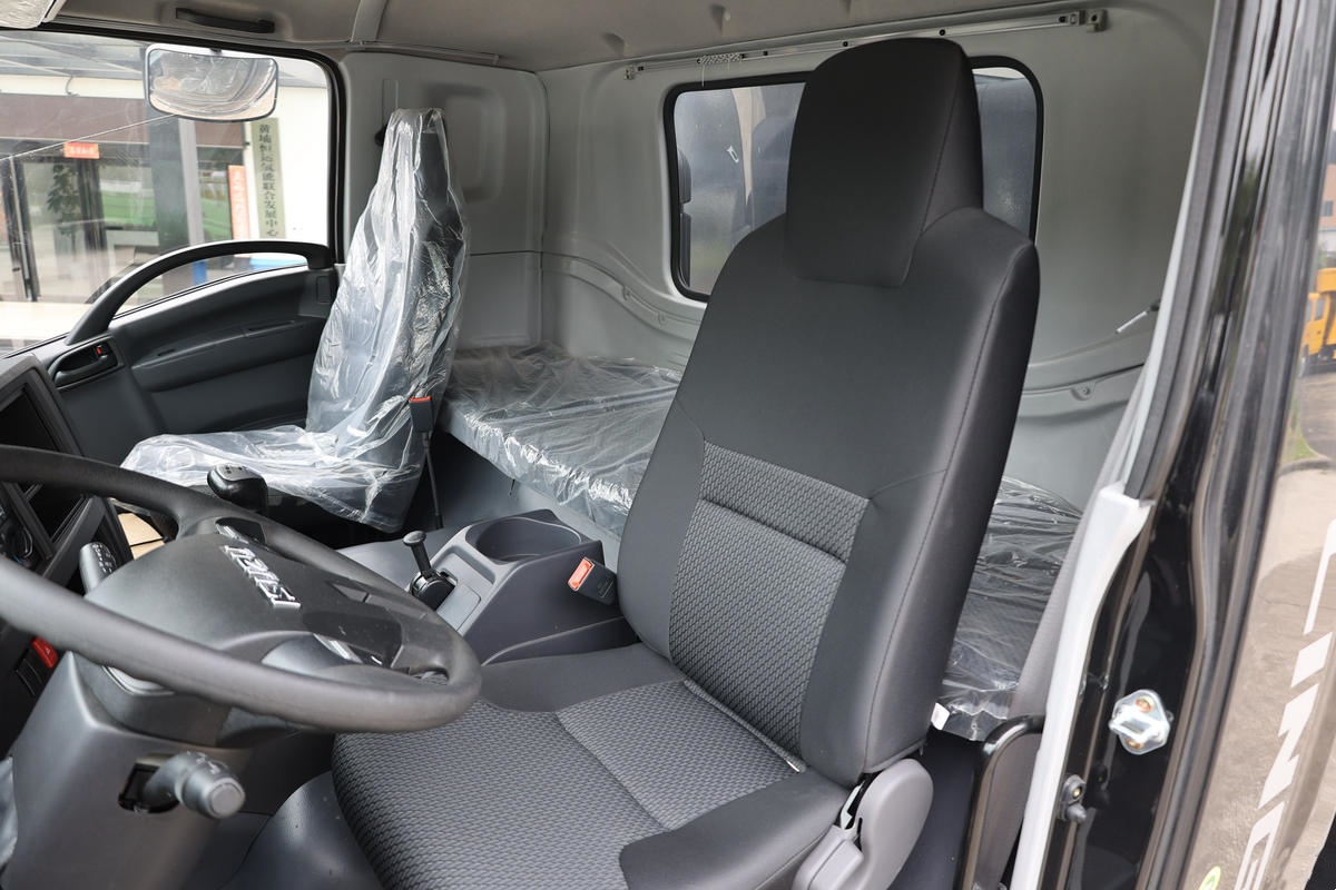 qingling isuzu giga van