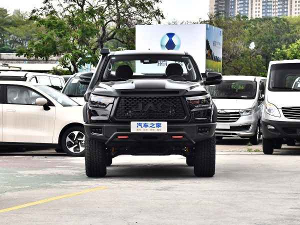 JAC T8 Pickup truck