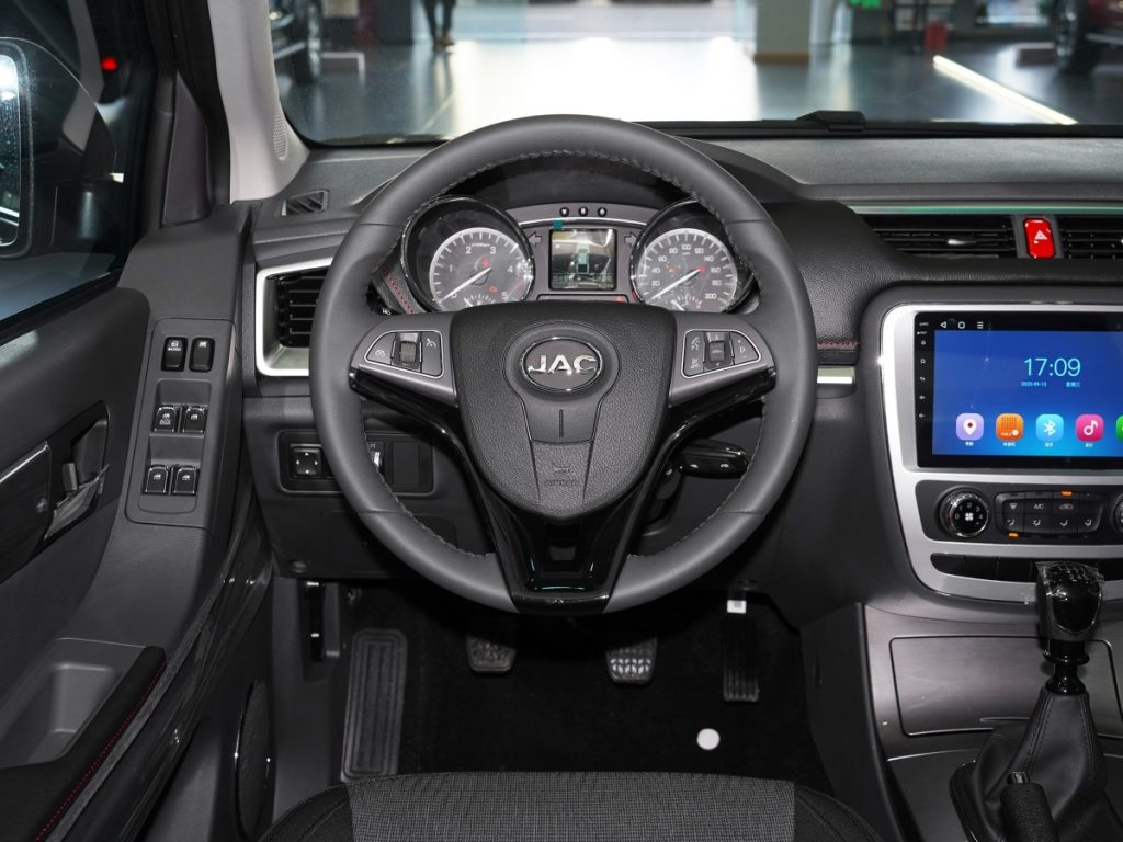 JAC T8 Pickup truck