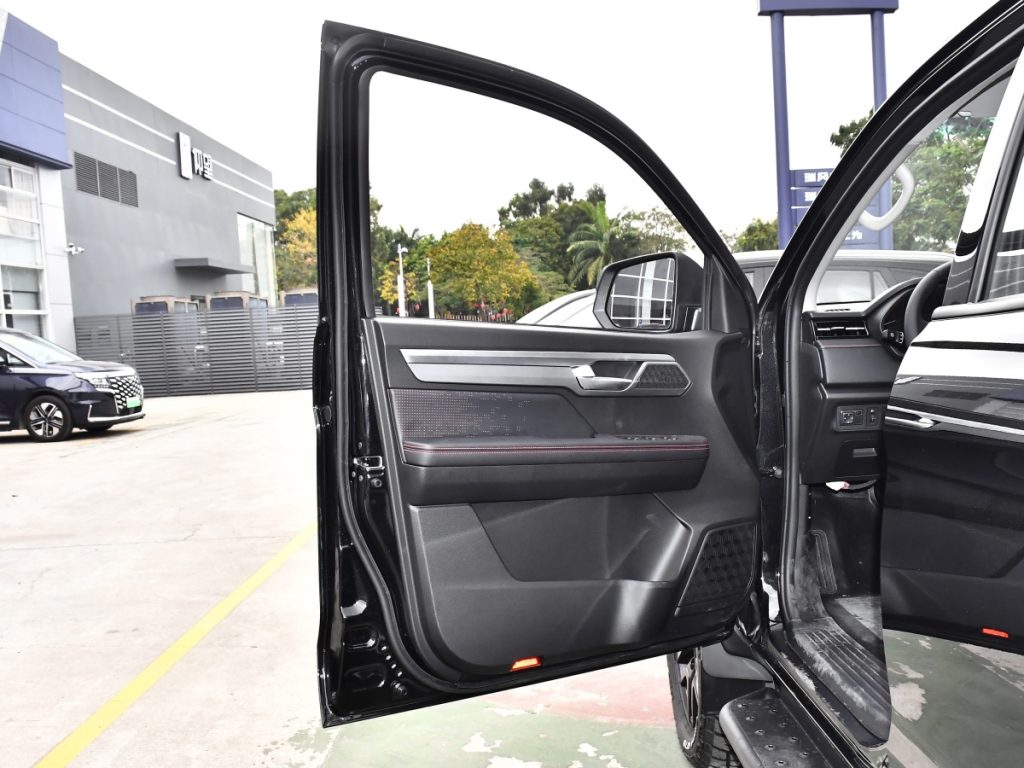 JAC T8 Pickup truck