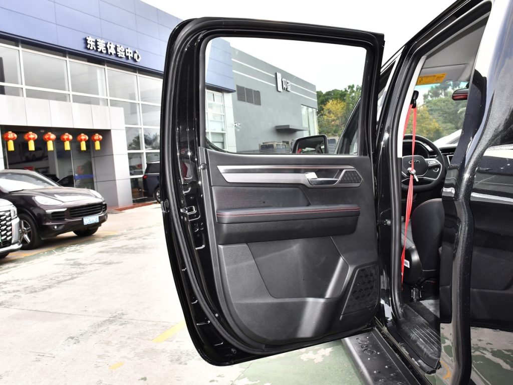 JAC T8 Pickup truck