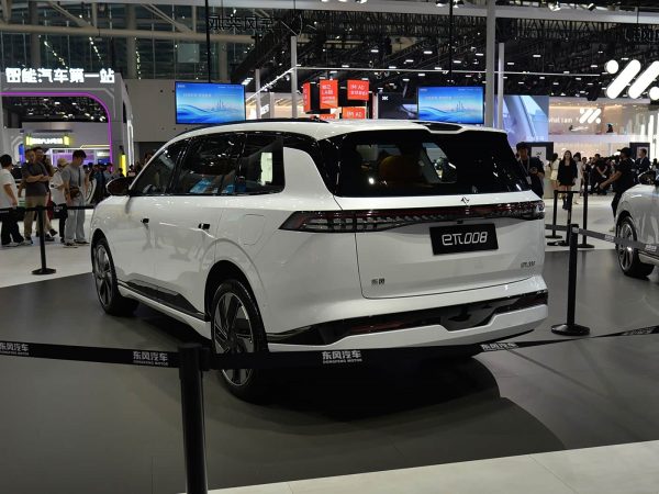 Dongfeng eπ008 evsuv