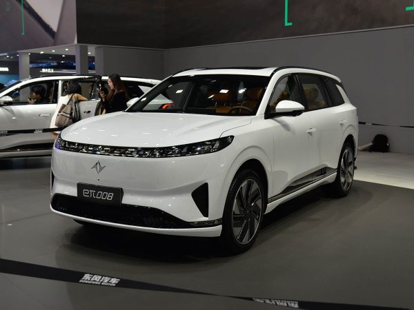 Dongfeng eπ008 evsuv