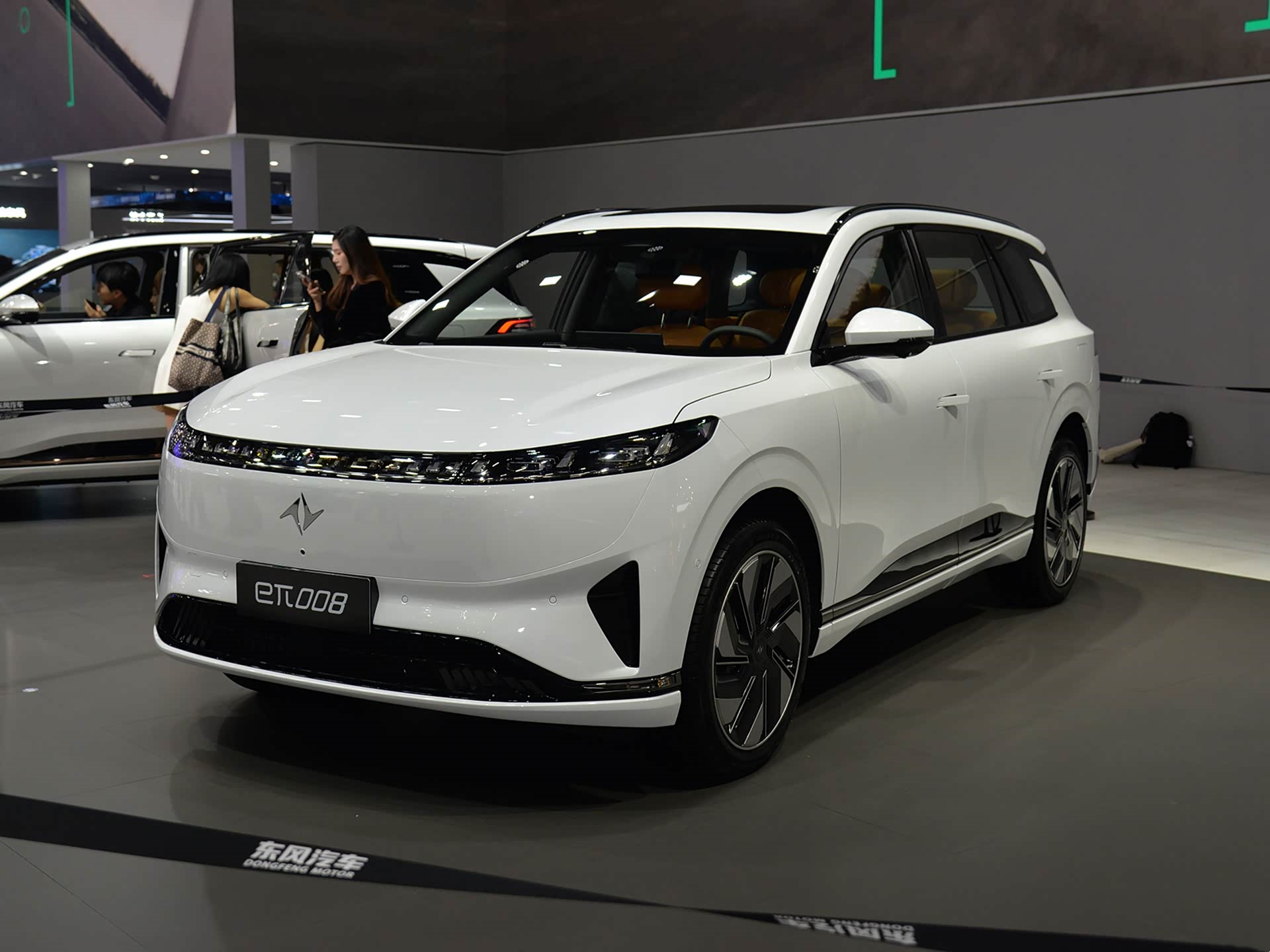 Dongfeng eπ008 evsuv