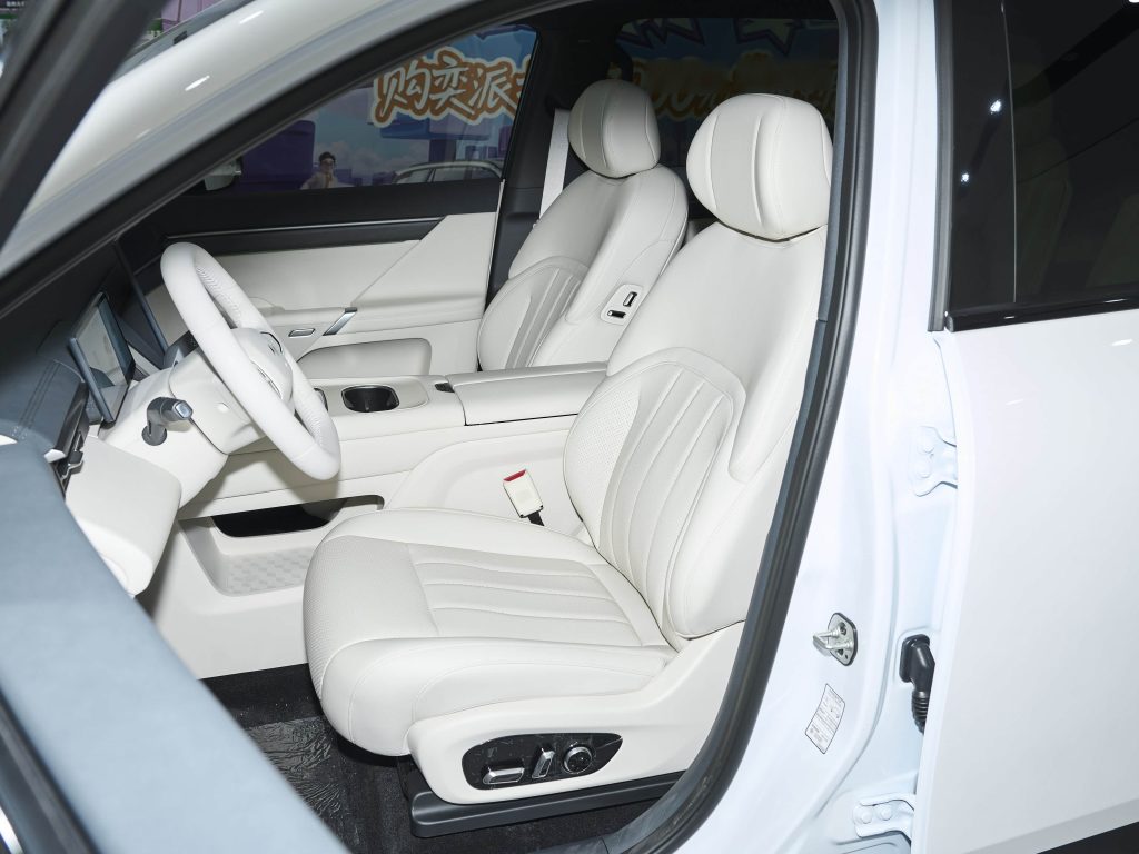 Dongfeng eπ008 evsuv