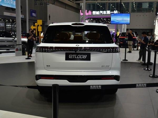 Dongfeng eπ008 evsuv
