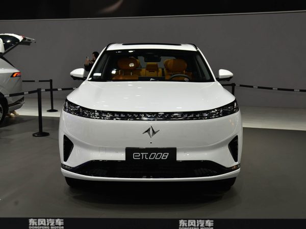 Dongfeng eπ008 evsuv