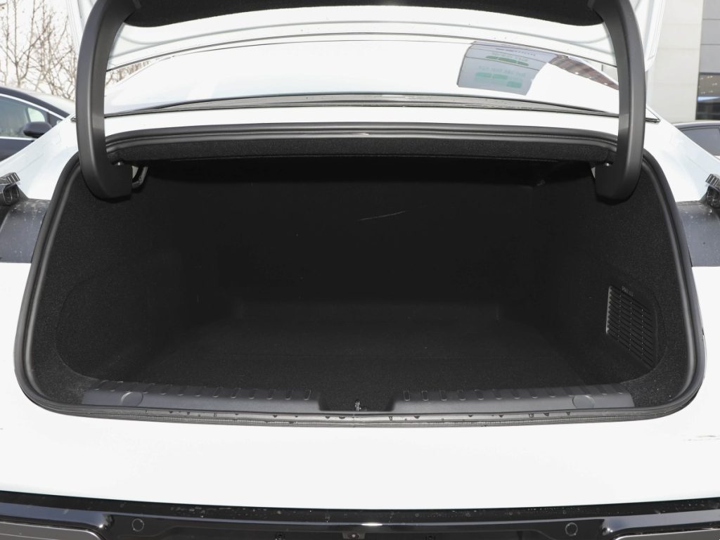 Geely Galaxy E8