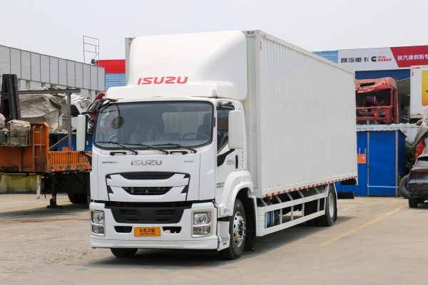 China Qingling Isuzu Giga model Van Truck 240 horsepower, 4X2, 9.63-meter box-type cargo truck