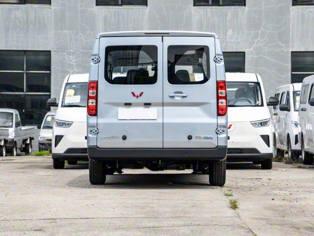 Wuling Yangguang Passenger van
