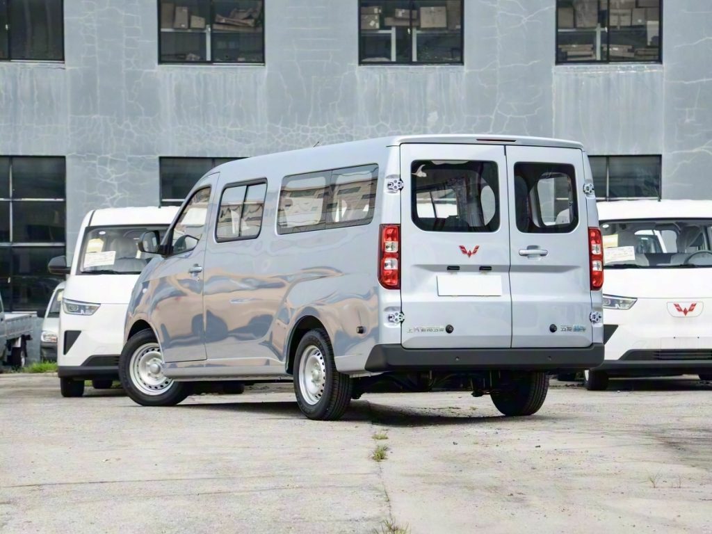 Wuling Yangguang Passenger van