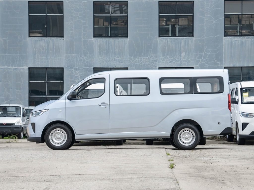 Wuling Yangguang passenger van