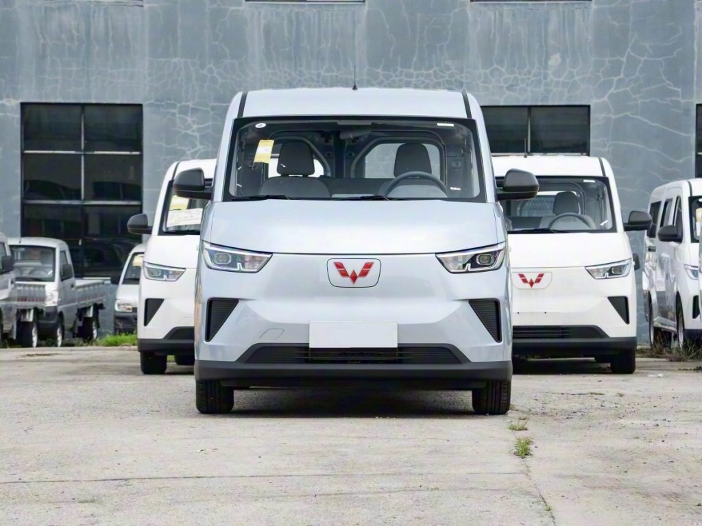 Wuling Yangguang passenger van