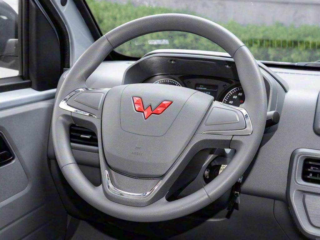 Wuling Yangguang passenger van