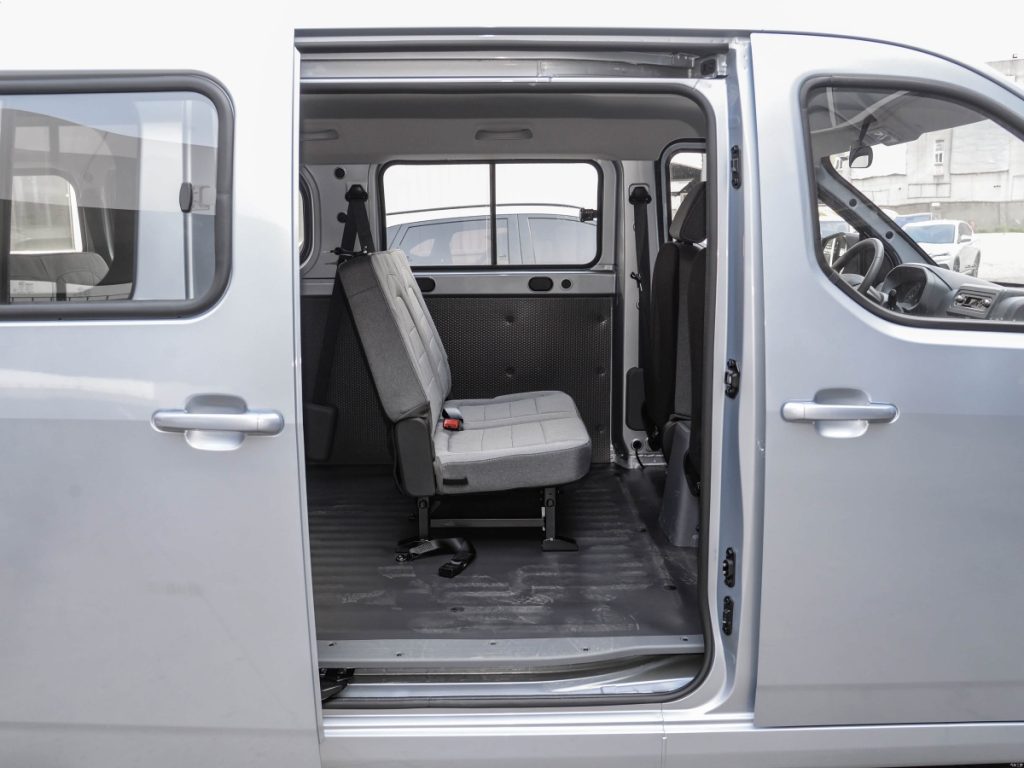 Wuling Yangguang passenger van