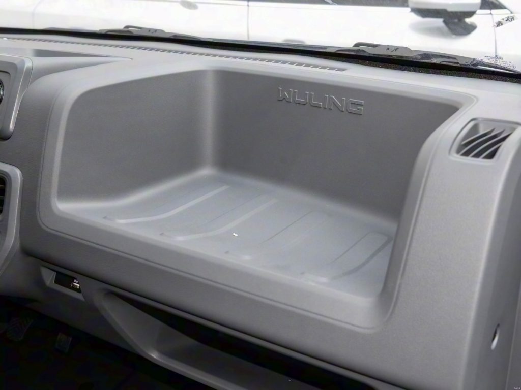 Wuling Yangguang passenger van