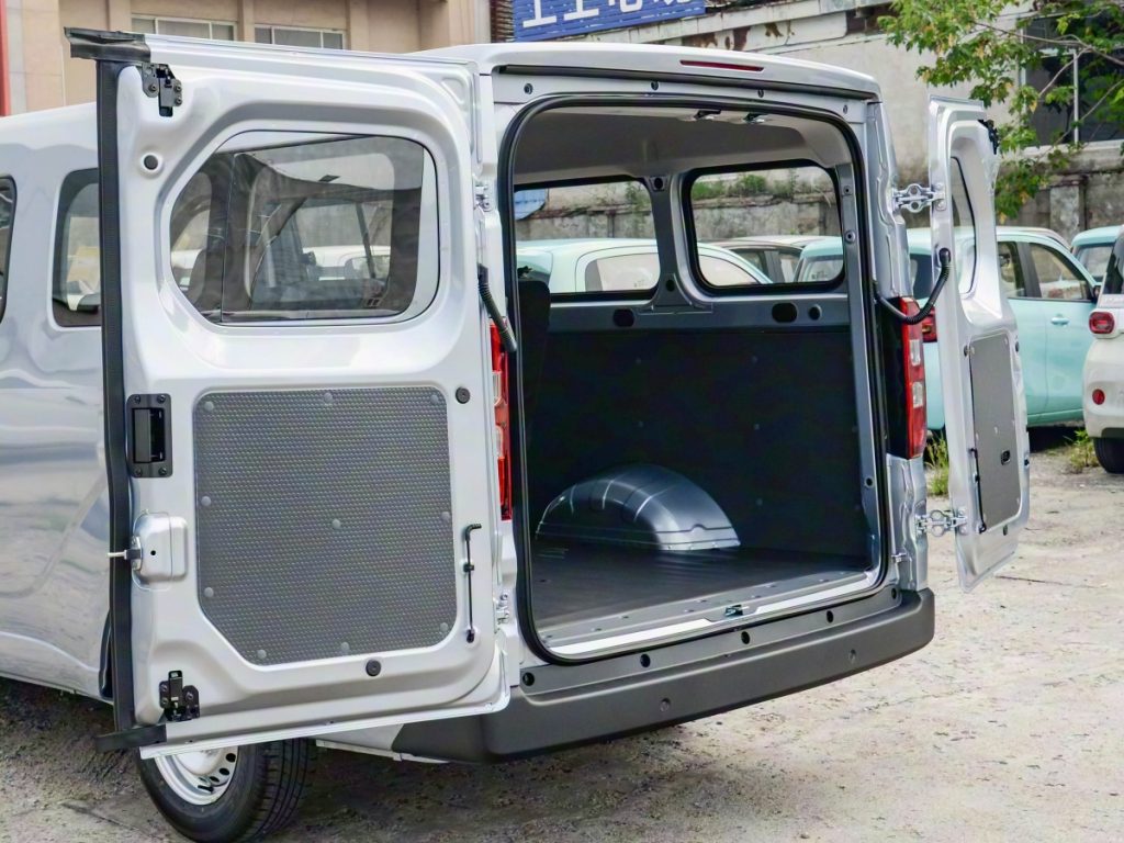 Wuling Yangguang passenger van