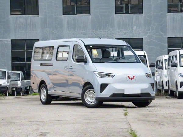 Wuling Yangguang passenger van