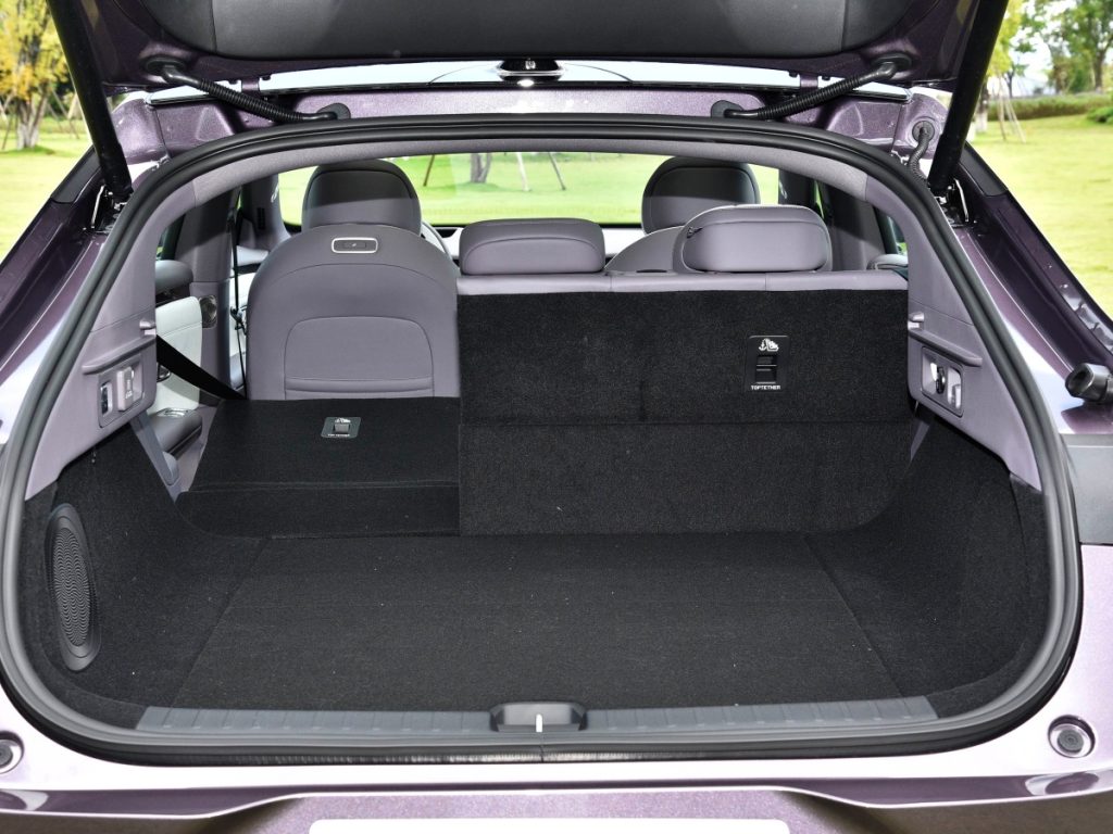 Manufacturer: Changan Qi Yuan Class: Mid-size car Energy type: Electric Launch year: 2026 CLTC pure electric range (km): 630 Battery fast charging time (hours): 0.15 Battery fast charging capacity range (%): 30-80 Maximum power (kW): 210 Maximum torque (N·m): 290 Body structure: 5-door 5-seat hatchback Electric motor (Ps): 286 Length * Width * Height (mm): 4885 * 1916 * 1496 Official 0-100 km/h acceleration (s): 6.2 Maximum speed (km/h): 188 Electric equivalent fuel consumption (L/100 km): 1.31 Brake mass (kg): 1887 Maximum loaded mass (kg): 2337