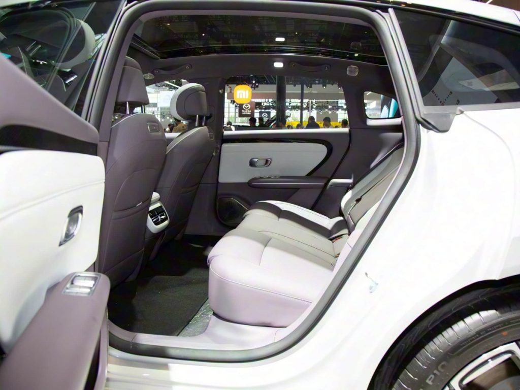 Manufacturer: Changan Qi Yuan Class: Mid-size car Energy type: Electric Launch year: 2026 CLTC pure electric range (km): 630 Battery fast charging time (hours): 0.15 Battery fast charging capacity range (%): 30-80 Maximum power (kW): 210 Maximum torque (N·m): 290 Body structure: 5-door 5-seat hatchback Electric motor (Ps): 286 Length * Width * Height (mm): 4885 * 1916 * 1496 Official 0-100 km/h acceleration (s): 6.2 Maximum speed (km/h): 188 Electric equivalent fuel consumption (L/100 km): 1.31 Brake mass (kg): 1887 Maximum loaded mass (kg): 2337