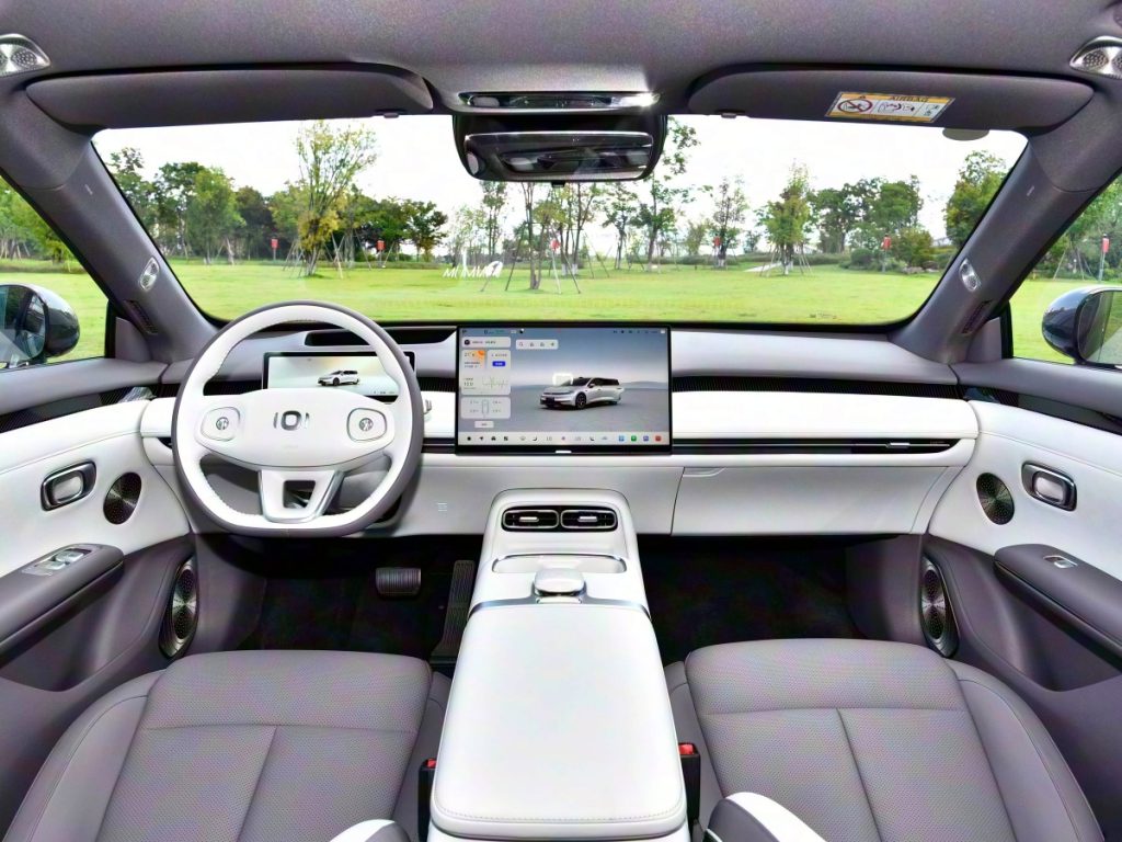 Manufacturer: Changan Qi Yuan Class: Mid-size car Energy type: Electric Launch year: 2026 CLTC pure electric range (km): 630 Battery fast charging time (hours): 0.15 Battery fast charging capacity range (%): 30-80 Maximum power (kW): 210 Maximum torque (N·m): 290 Body structure: 5-door 5-seat hatchback Electric motor (Ps): 286 Length * Width * Height (mm): 4885 * 1916 * 1496 Official 0-100 km/h acceleration (s): 6.2 Maximum speed (km/h): 188 Electric equivalent fuel consumption (L/100 km): 1.31 Brake mass (kg): 1887 Maximum loaded mass (kg): 2337